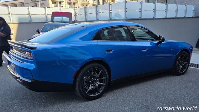 Dodge Charger Daytona De Cuatro Puertas Hace su Debut Público | Carscoops